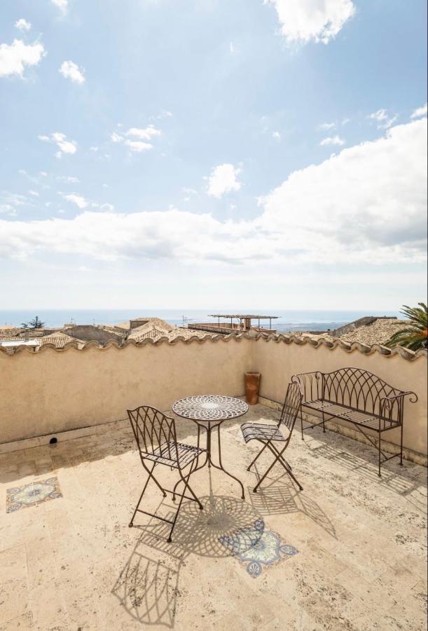 Palazzo Candida B&B Gerace Exterior photo