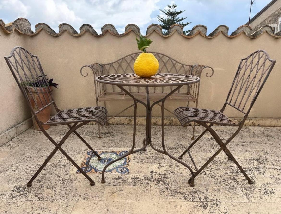 Palazzo Candida B&B Gerace Exterior photo