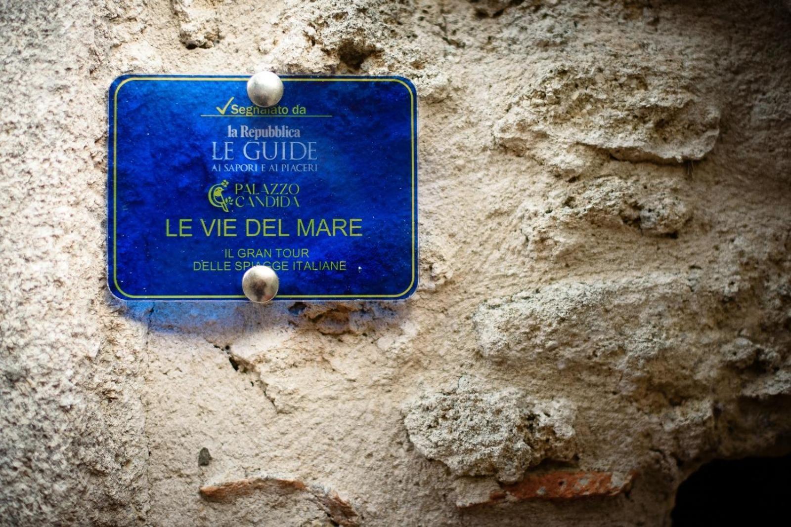 Palazzo Candida B&B Gerace Exterior photo