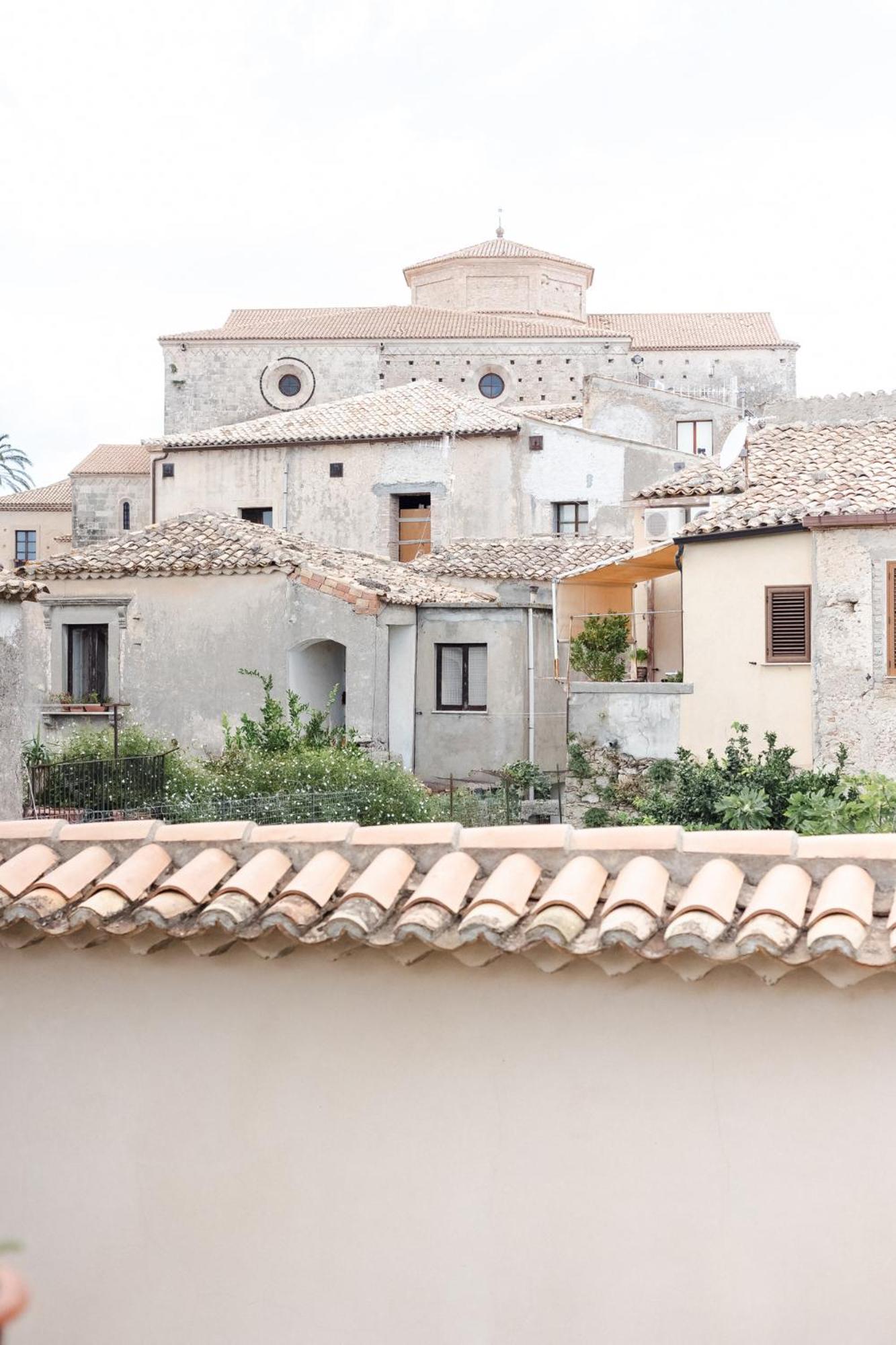 Palazzo Candida B&B Gerace Exterior photo