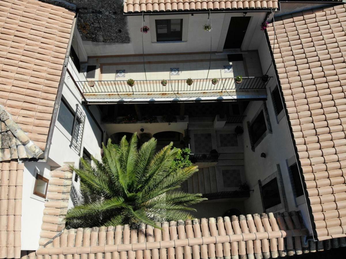 Palazzo Candida B&B Gerace Exterior photo