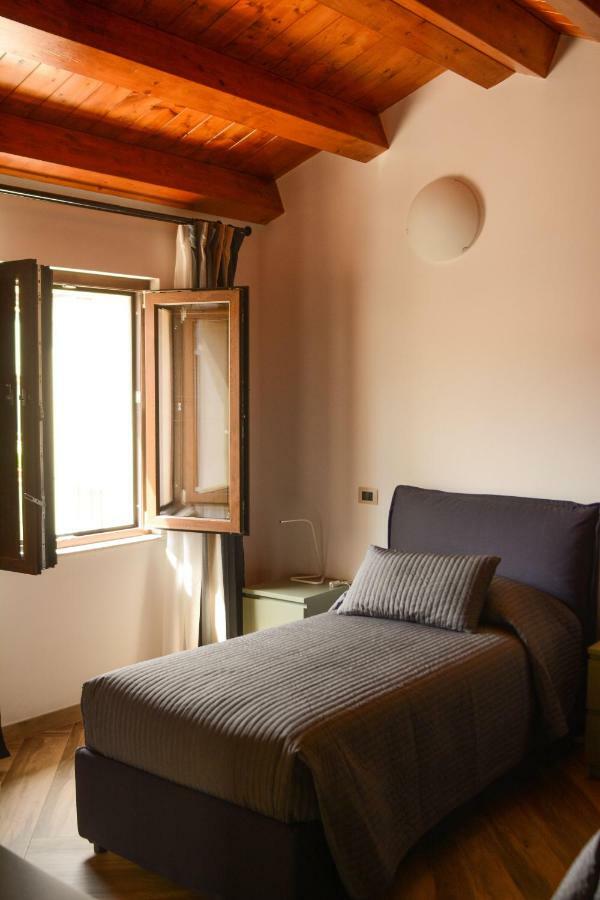 Palazzo Candida B&B Gerace Exterior photo