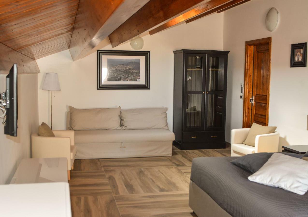Palazzo Candida B&B Gerace Exterior photo