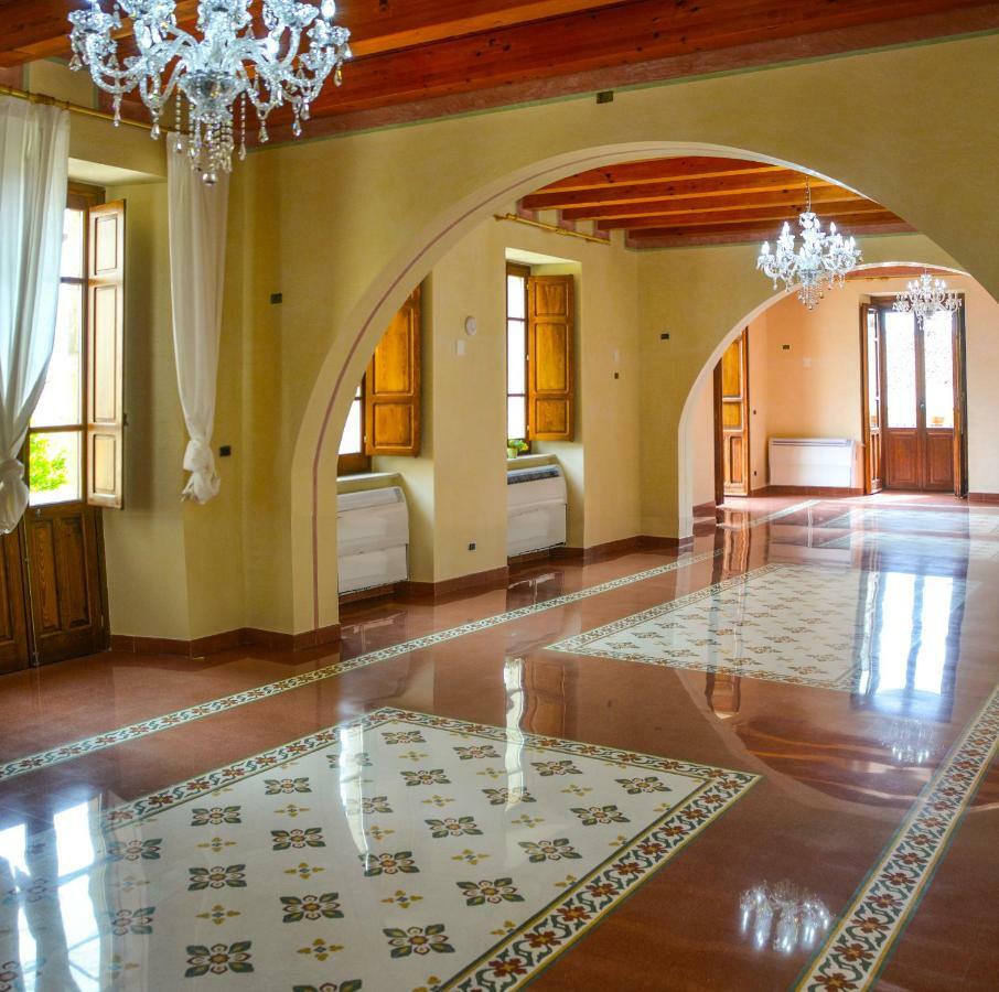 Palazzo Candida B&B Gerace Exterior photo