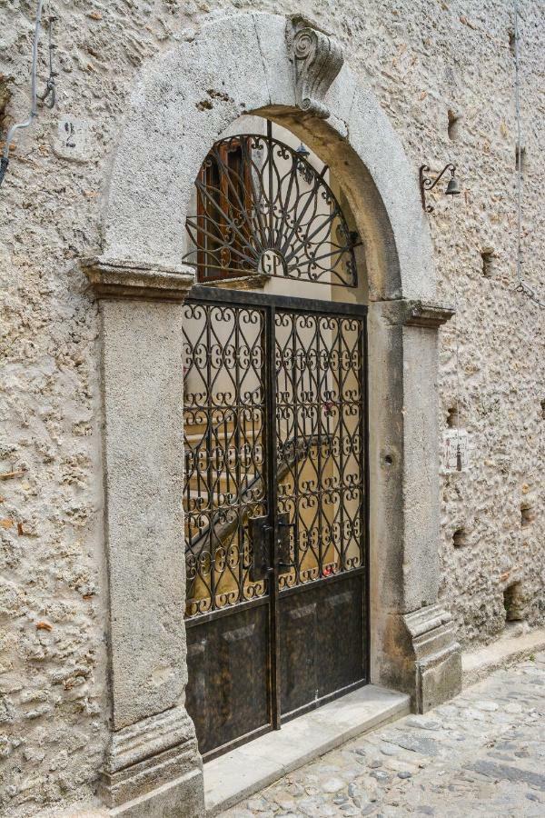 Palazzo Candida B&B Gerace Exterior photo