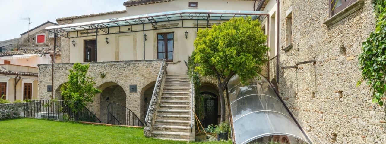 Palazzo Candida B&B Gerace Exterior photo