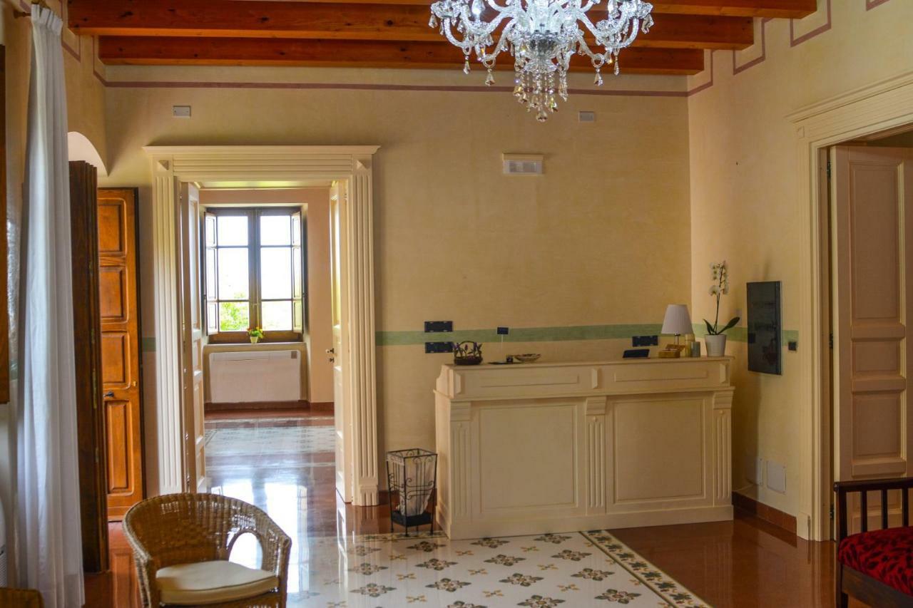 Palazzo Candida B&B Gerace Exterior photo