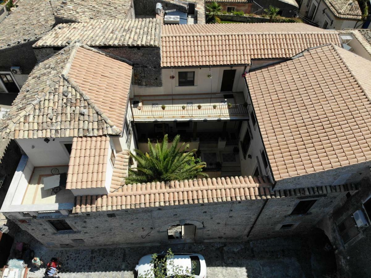 Palazzo Candida B&B Gerace Exterior photo