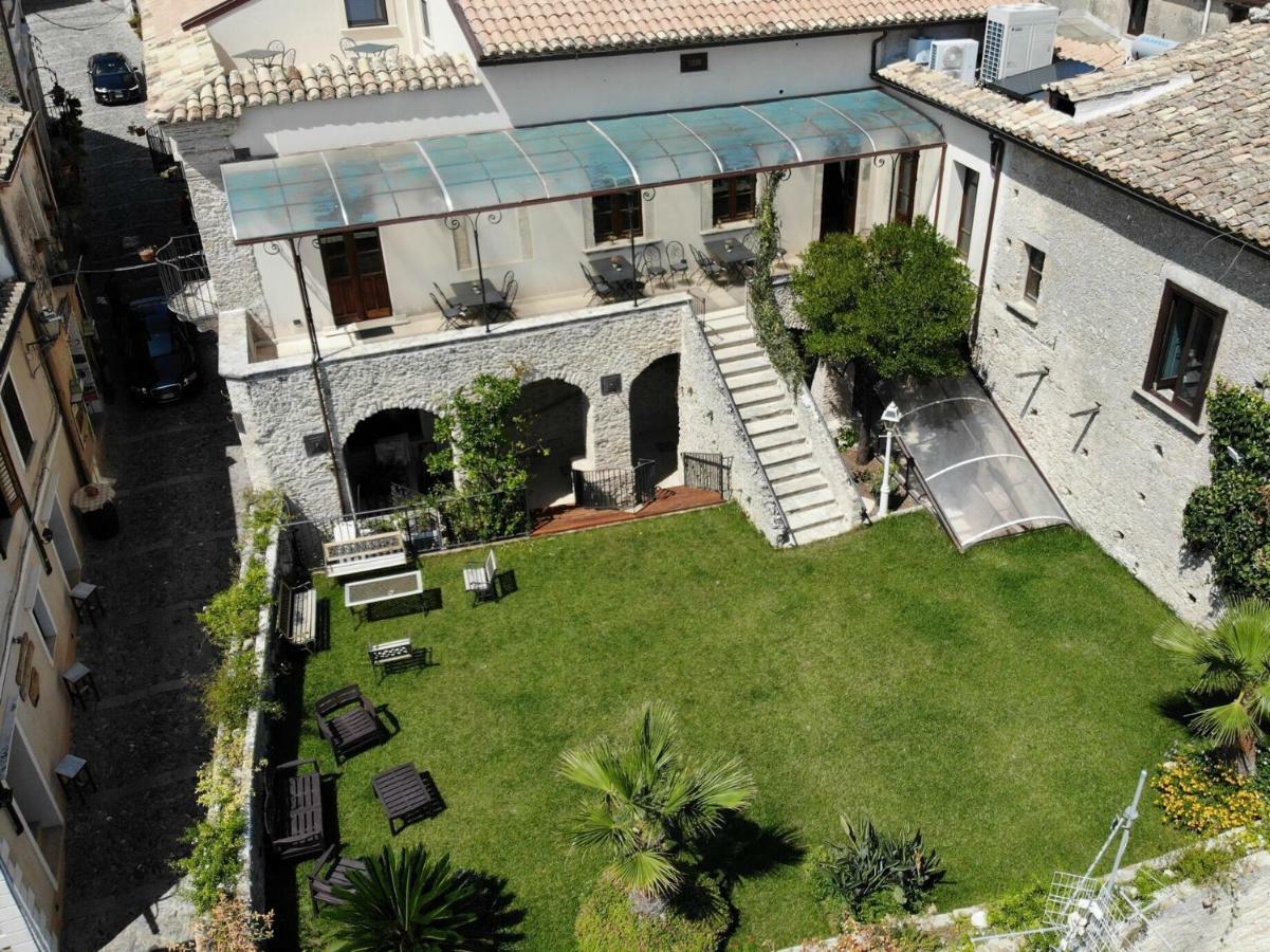 Palazzo Candida B&B Gerace Exterior photo